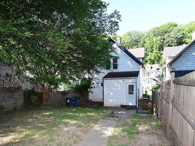 Building Photo - 355 Lincoln Ave