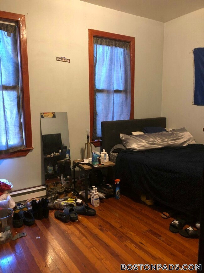 Building Photo - 314 Centre St