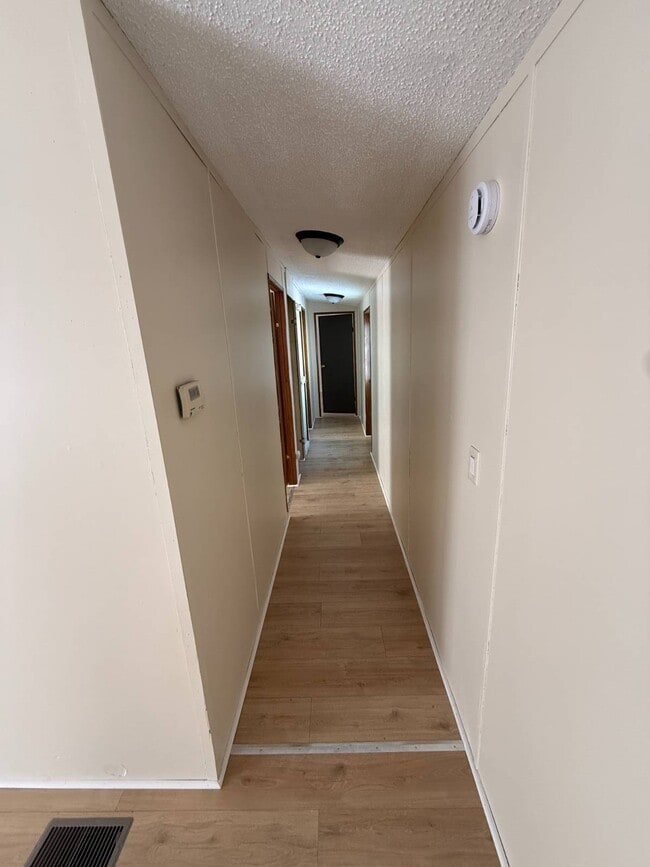 Building Photo - 1800 E Jordan Rd