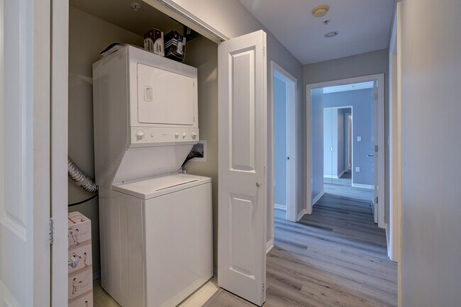 Building Photo - 850 Beech St