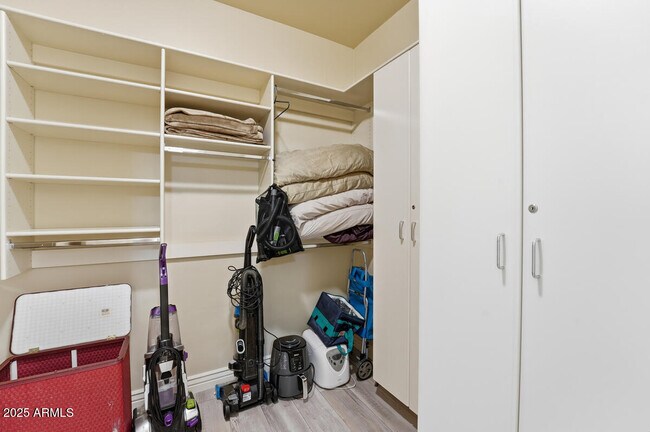 Building Photo - 5350 E Deer Valley Dr