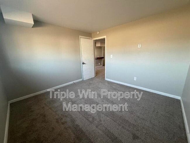 Building Photo - 5243 Ville Maria Ln