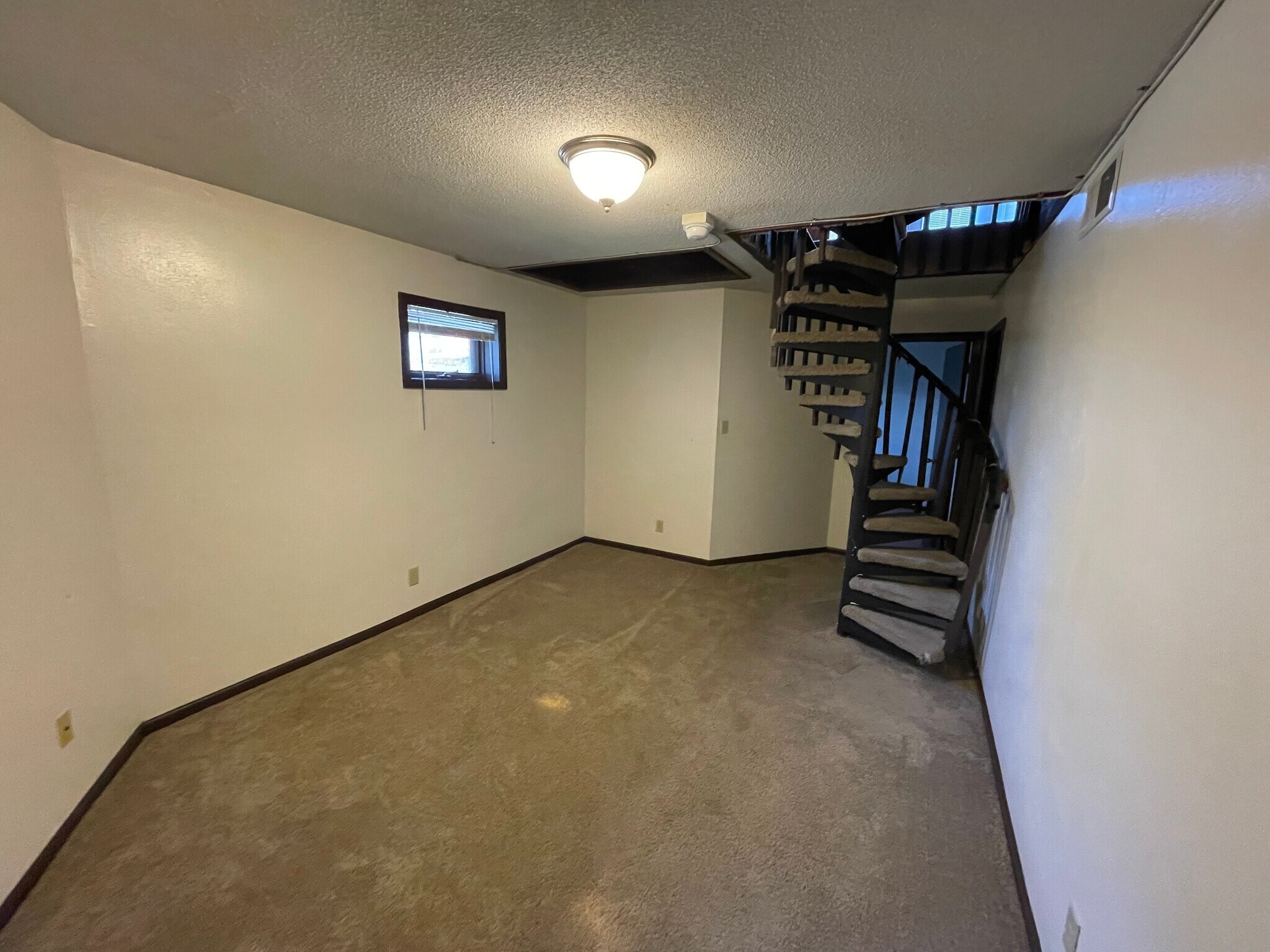 Building Photo - 3102 Alpine Dr