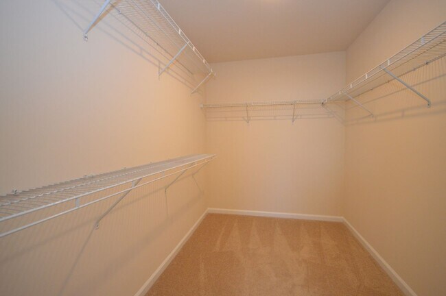 Building Photo - 904 Cozy Oak Ave