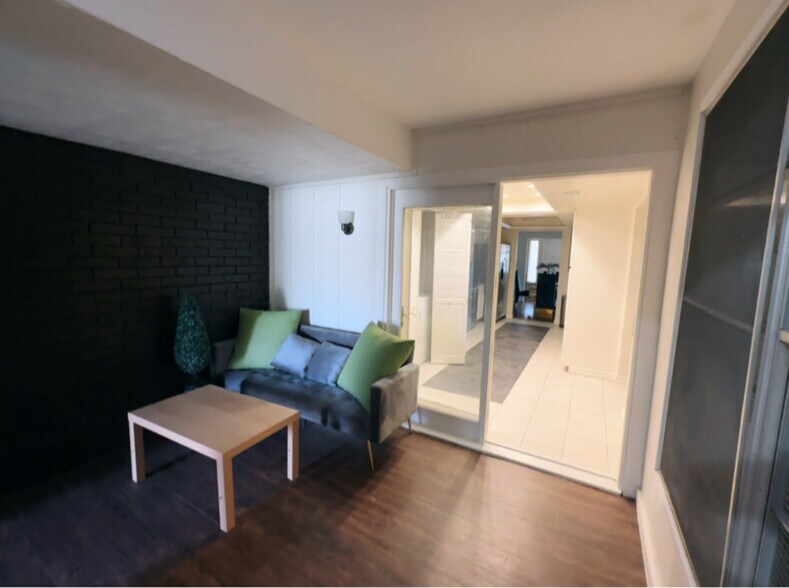 Building Photo - 900 Shady Creek Ln