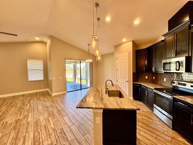 Building Photo - K-Bar range gated 3-Bed Single Family House newly renovated with Fenced back yard