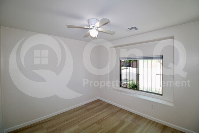 Building Photo - 2353 E Calle Sierra Del Manantial
