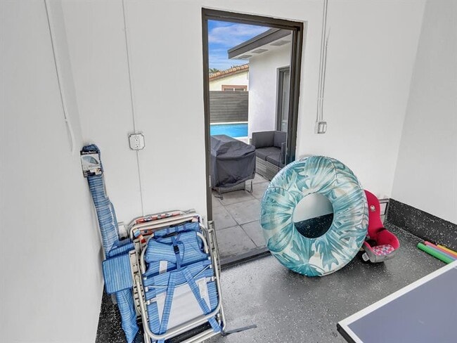 Building Photo - 5501 NE 18th Terrace