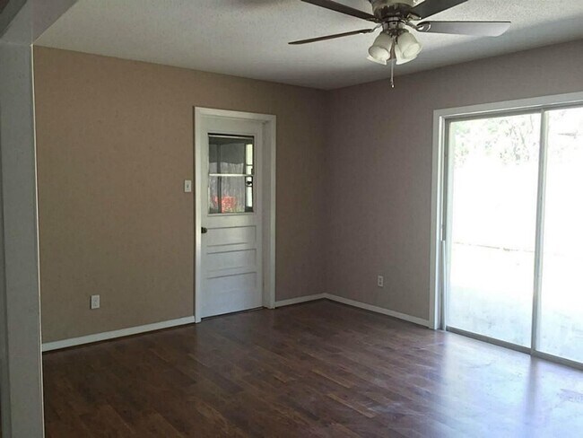 Building Photo - Gorgeous all renovated Home in Texas City,...