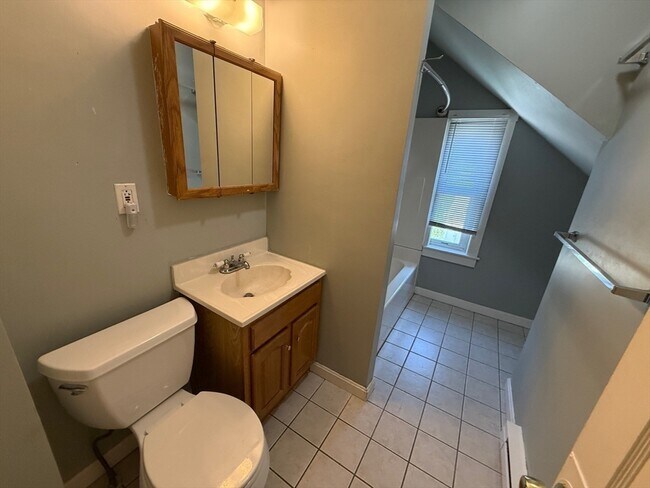 Building Photo - 104 S Main St