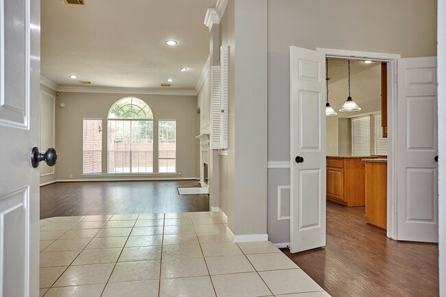 Building Photo - 6734 Wildacre Dr