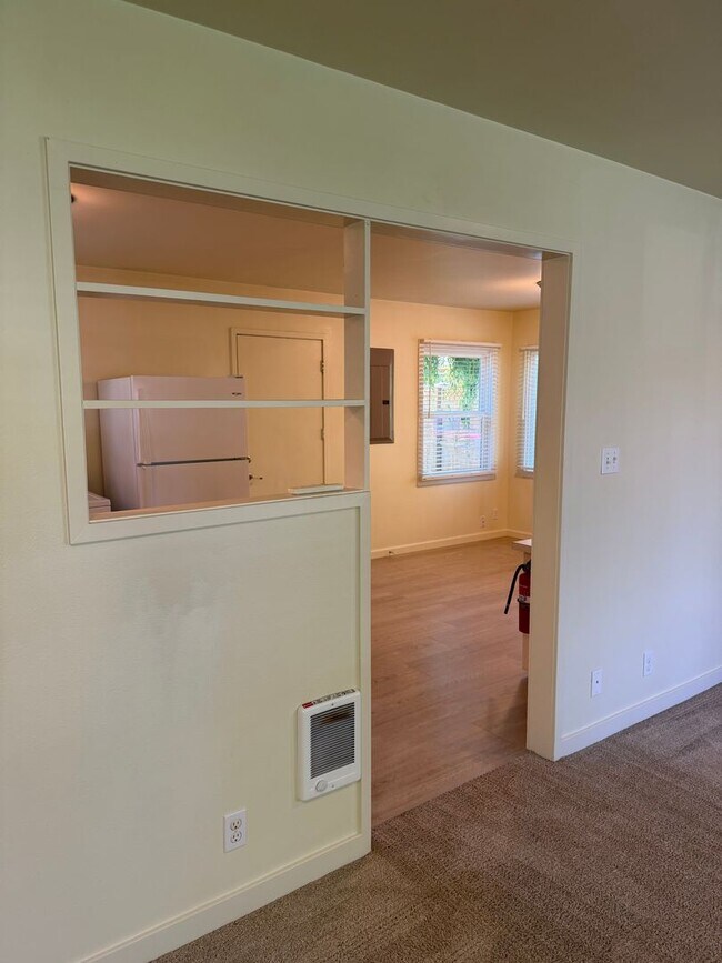 Building Photo - Updated 2 bedroom 1 bathroom house in Eugene!
