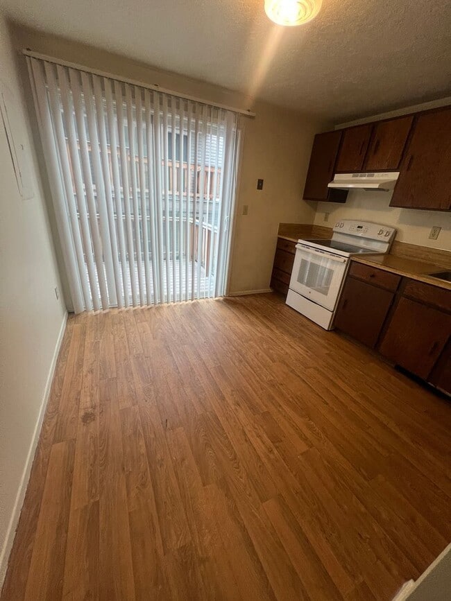 Building Photo - 423 E Dunn St