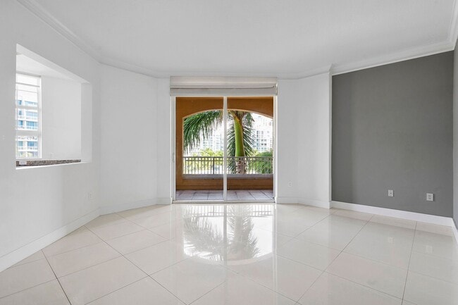 Building Photo - 3001 NE 185th St