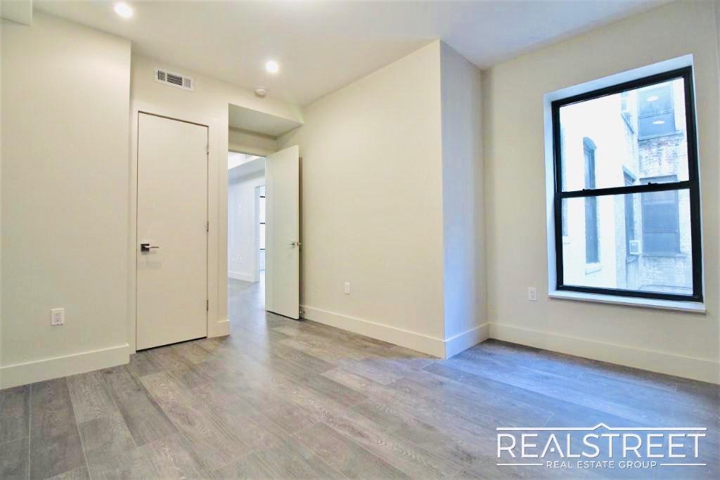 Building Photo - Gorgeous Spacious 3 Bedroom in Prime Crown Heights