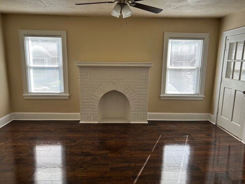 Building Photo - 1802 Lawn Ave