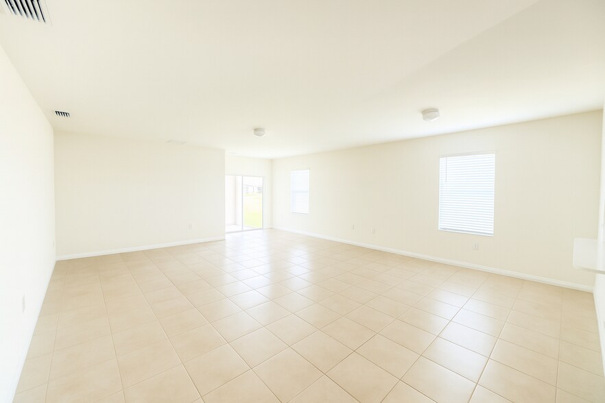 Building Photo - 211 NE 20th St