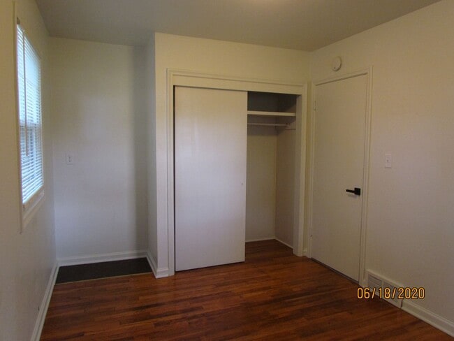 Building Photo - Roommate Needed for 3 Bed Home Close to Bo...