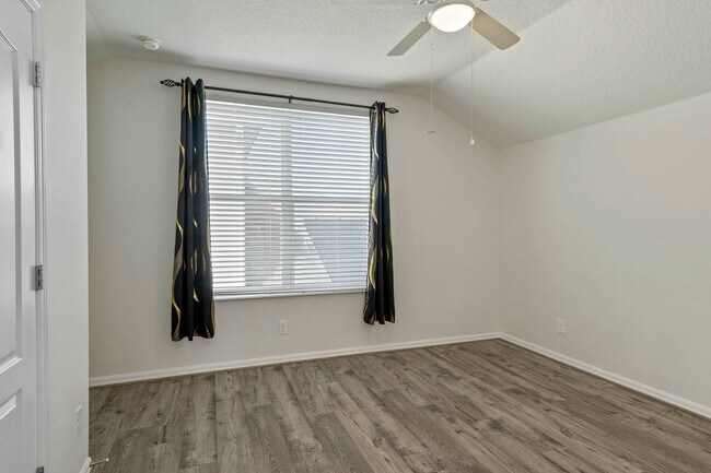 Building Photo - 4 bedroom in Apopka available now!