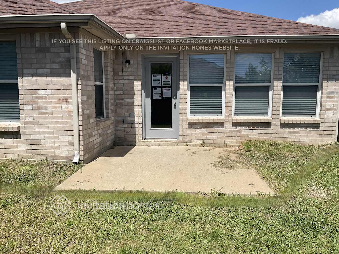 Building Photo - 910 Simi Dr