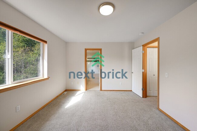 Building Photo - Spacious 4-Bed Retreat in Lynnwood with 3.5 Baths and 2,224 Sq. Ft. of Comfort!