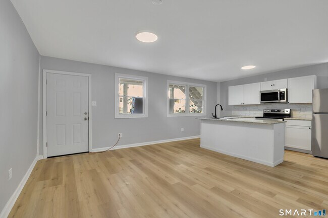 Building Photo - 196 Hartford Rd