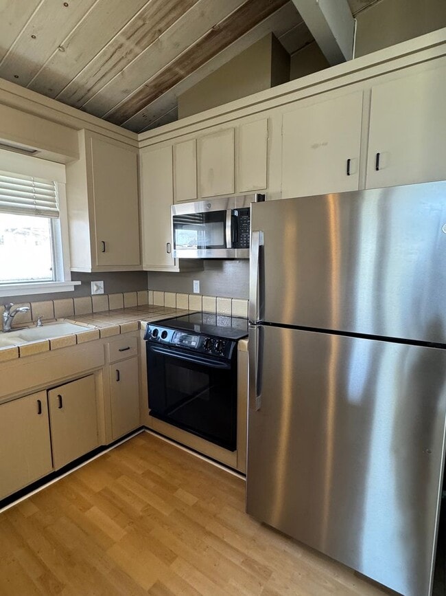 Building Photo - 3 bedroom home in Seacliff- Close to Seacl...