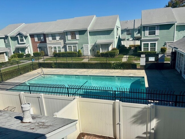 Building Photo - 5640 Riverside Dr