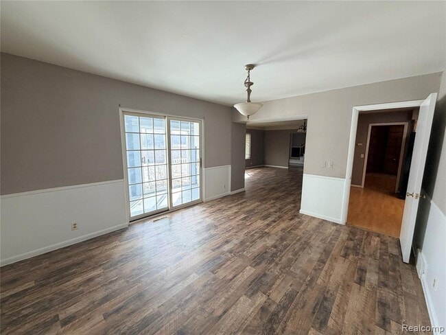 Building Photo - 1080 W Highland Rd