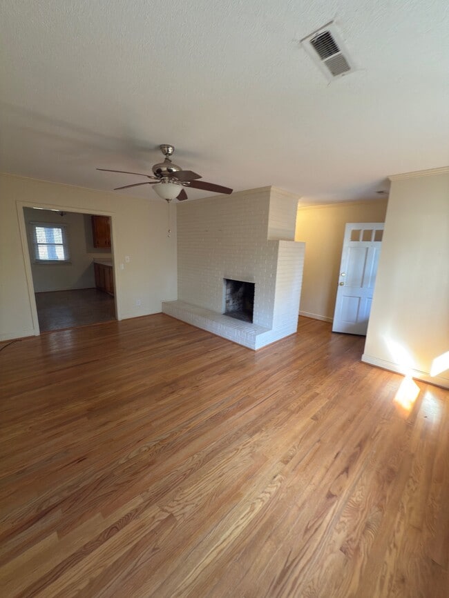 Building Photo - 109 Circle Dr