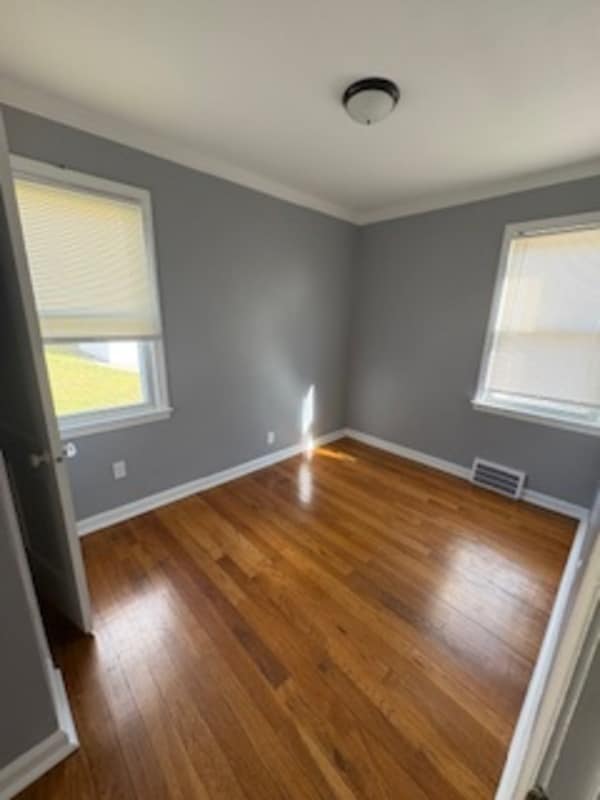 Building Photo - 18779 Roscommon St