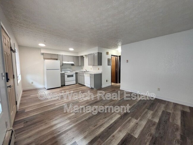 Building Photo - 821 E 12th Ave