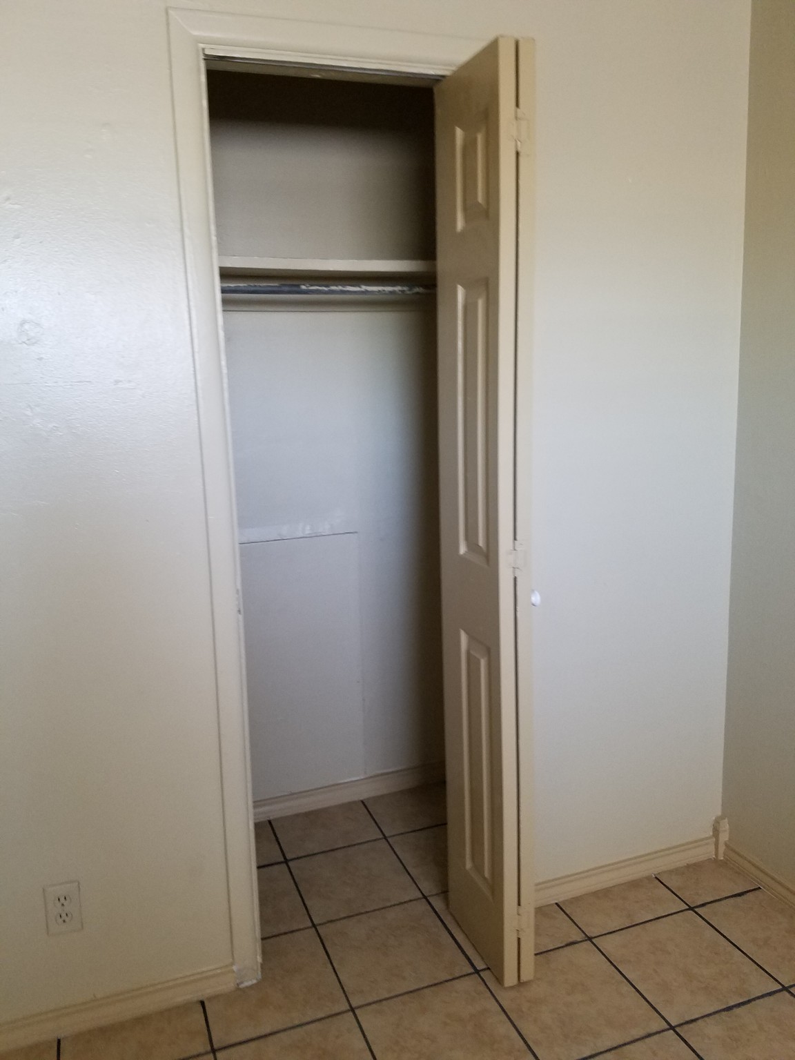 Building Photo - 605 Bustamante St