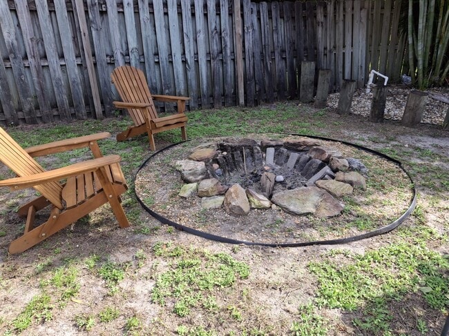 Building Photo - 385 Toledo St