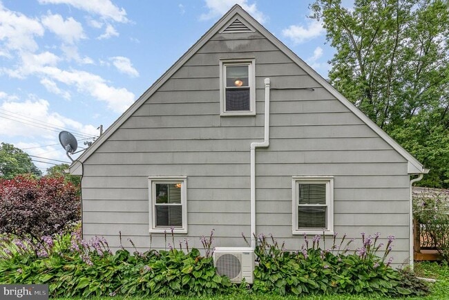 Building Photo - 6117 Nassau Rd