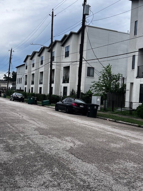 Building Photo - 1615 Milby St