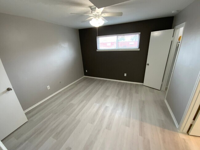 Building Photo - 6402 Del Monte Dr