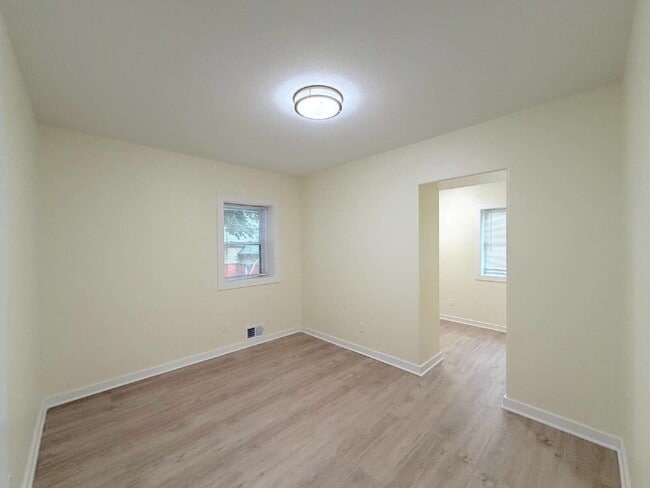 Building Photo - Fully Updated Apartment in KCMO