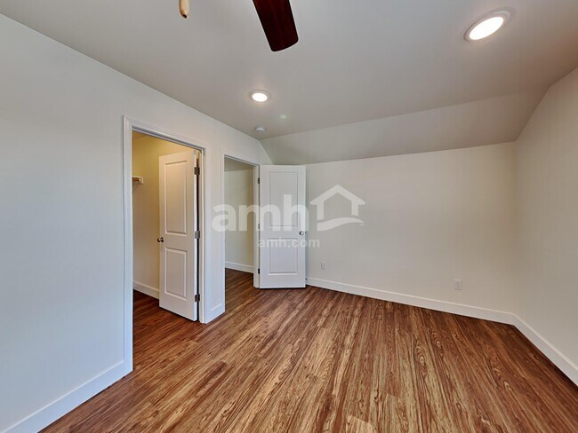 Building Photo - 33047 Lookout Ln