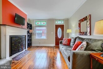 Building Photo - 1806 Bank St