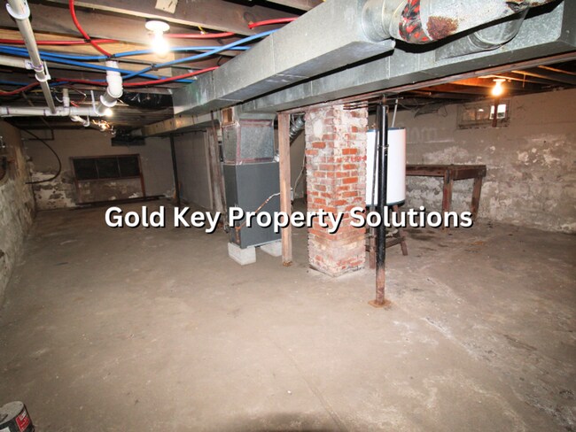 Building Photo - 3 BR 1 BA House Near Ascension Hospital (NO SECTION 8)