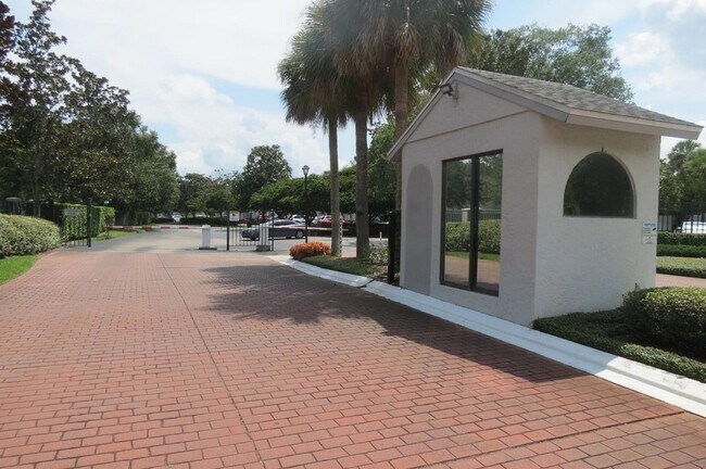 Building Photo - 1322 S Pine Ridge Cir