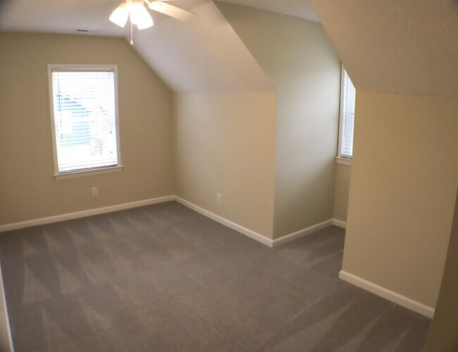 Building Photo - Lovely 5 bedroom, 2 bathroom brick home in Reidsville