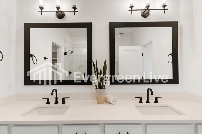 Building Photo - 129 Leggo Ave