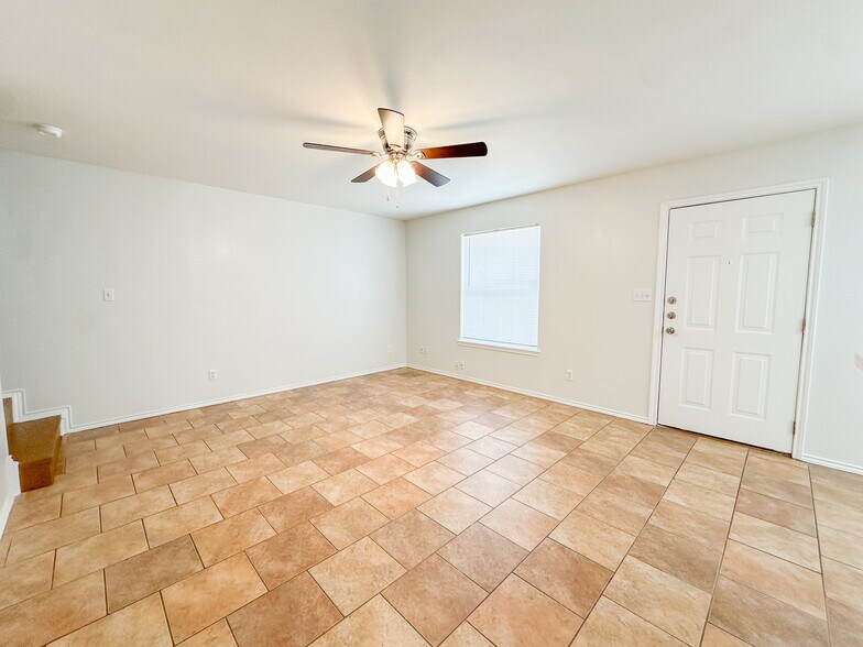 Building Photo - 709 Sonesta Dr