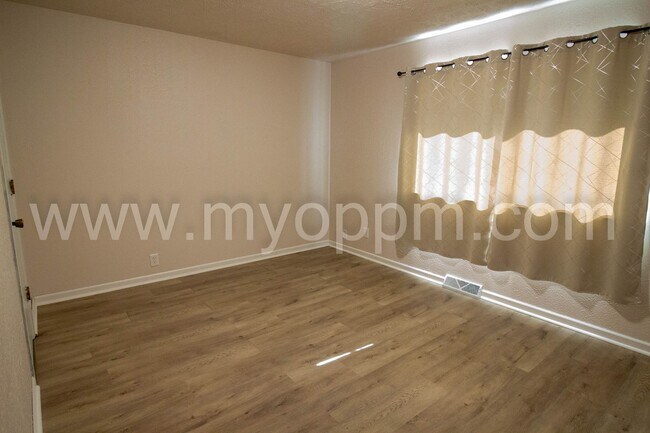 Building Photo - 6711 S 75th Ave
