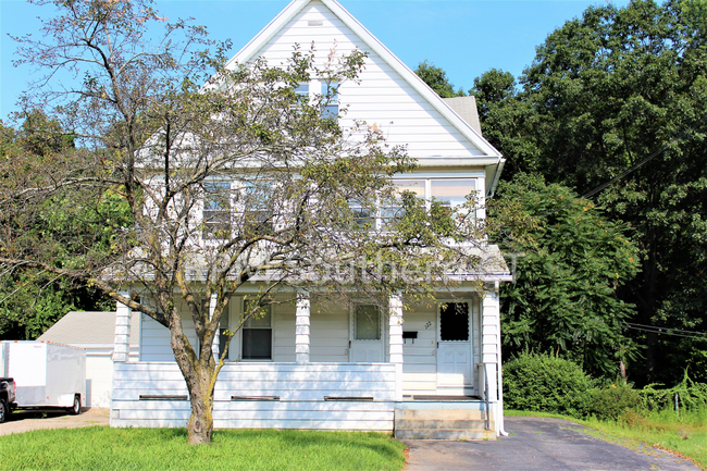 Primary Photo - 2 Bedroom | 3rd Fl | Near Downtown Seymour