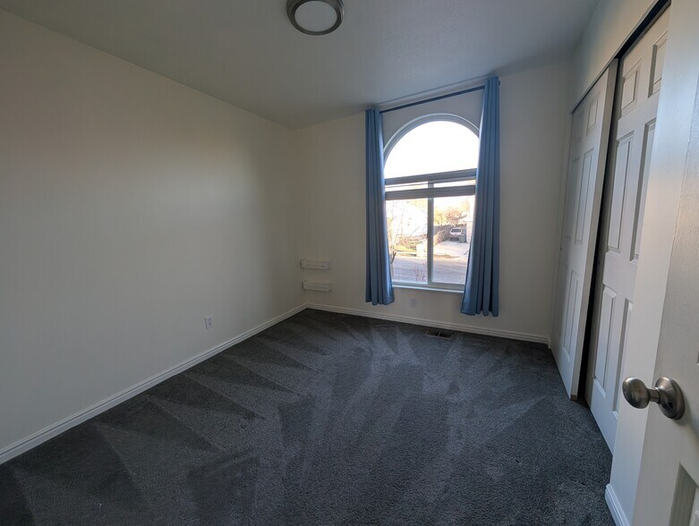 Building Photo - 618 S Jake Garn Blvd