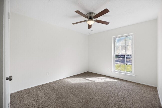 Building Photo - 8343 Carriage Creek Dr