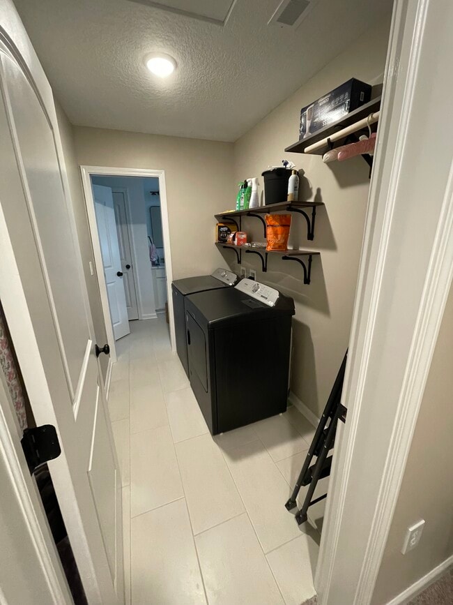 Building Photo - 1275 Priscilla Ct